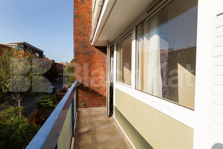 Arranged over 2 floors is this 4 bedroom with balcony and modern kitchen Twyford Street, Kings Cross
